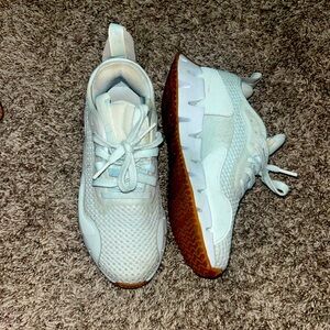 Reebok women’s 5.5 tennis shoes ice blue barely used